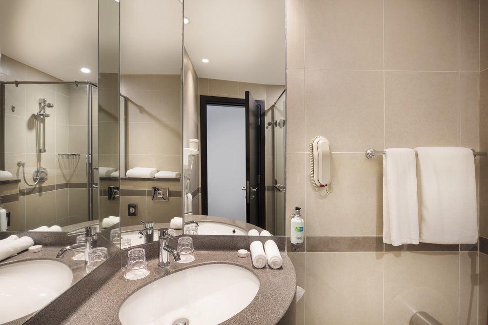 Holiday Inn Express Dubai Safa Park, An Ihg Hotel Экстерьер фото