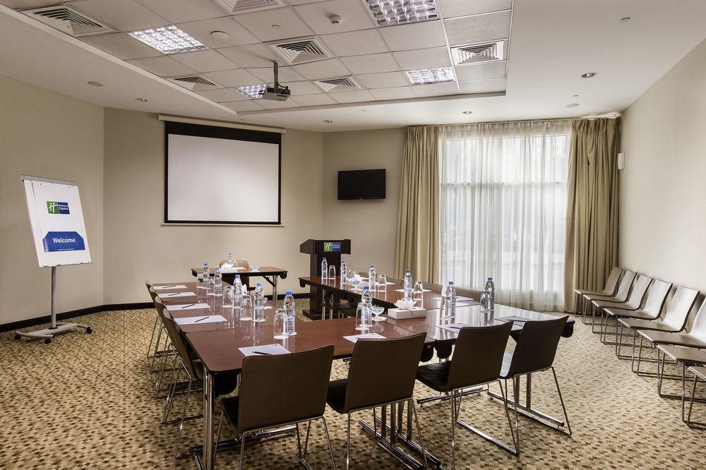 Holiday Inn Express Dubai Safa Park, An Ihg Hotel Экстерьер фото
