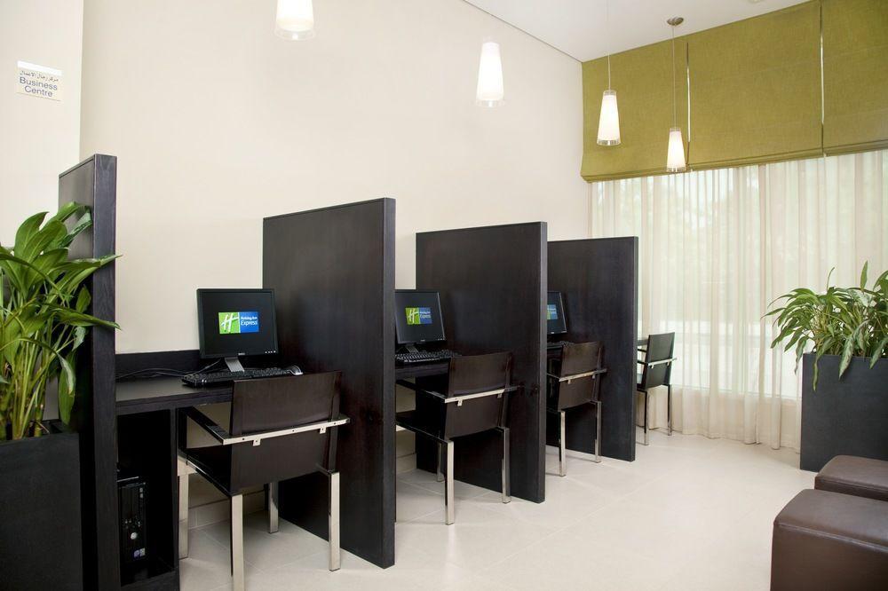 Holiday Inn Express Dubai Safa Park, An Ihg Hotel Экстерьер фото